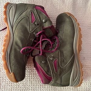 Columbia Women's Green and Berry Pink Hiking Boots